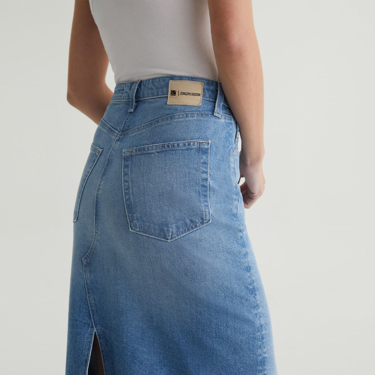 Vintage-tyylinen korkeavyötäröinen denim-midihame, jossa on halkio